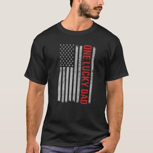 Camiseta One Lucky Dad, US Flag Funny Father's Day Dad From (Anverso)