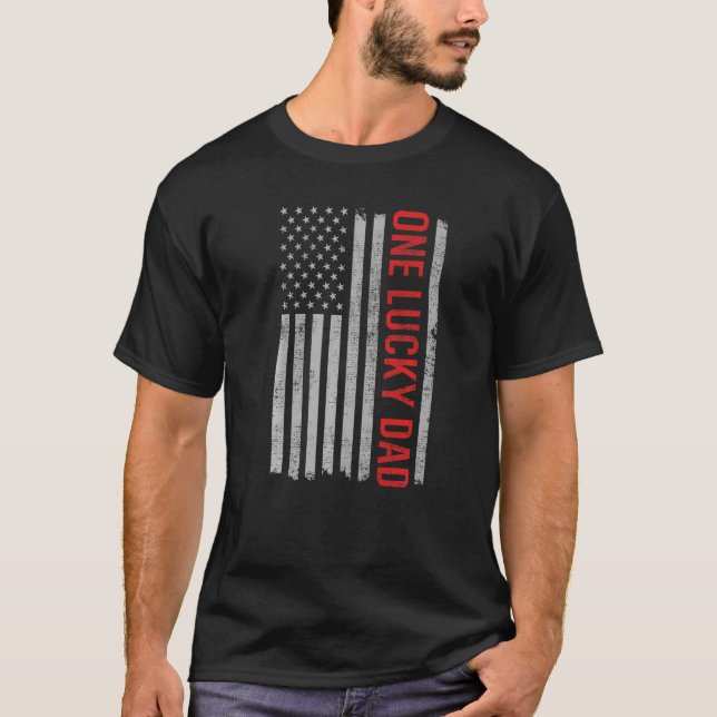 Camiseta One Lucky Dad, US Flag Funny Father's Day Dad From (Anverso)