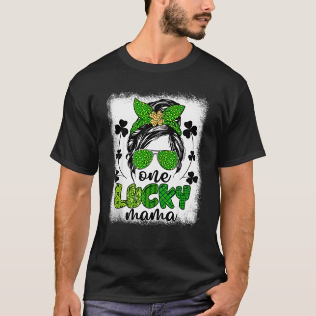 Camiseta One Lucky Mama Messy Bun St Patrick's Day Leopard  (Anverso)