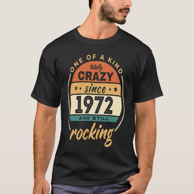 Camiseta One Of A Kind Crazy Since 1972 And Still Rocking V (Anverso)