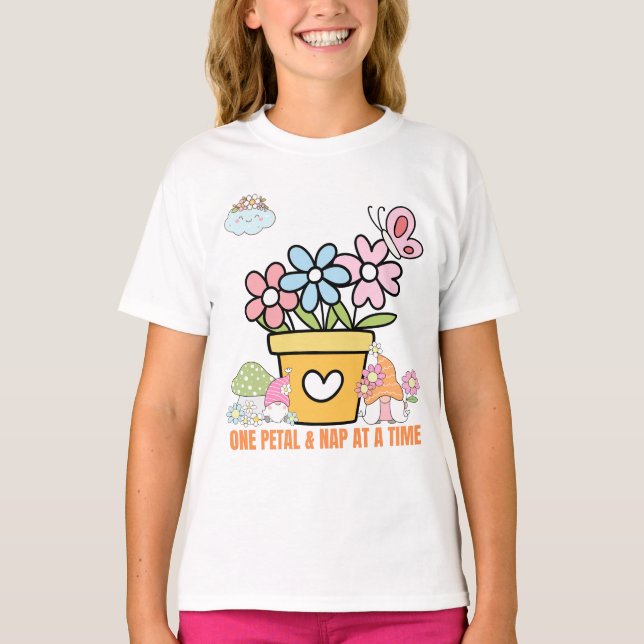 Camiseta One Petal and Nap at a Time Cute Gnomes & Flowers (Anverso)