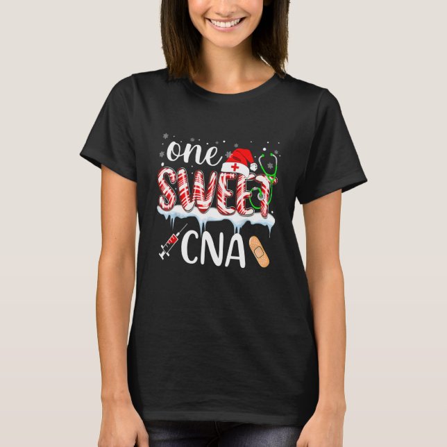 Camiseta One Sweet CNA Nurse Christmas Holly Candy Stethosc (Anverso)