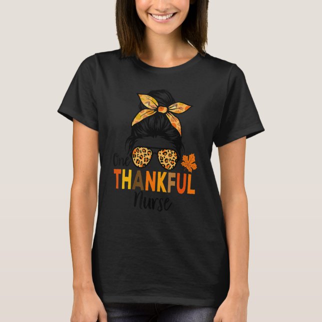 Camiseta One Thankful Nurse Thanksgiving Women Messy Bun Le (Anverso)