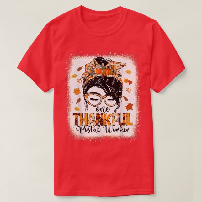 Camiseta One Thankful Postal Worker Women Messy Bun Autumn  (Diseño del anverso)