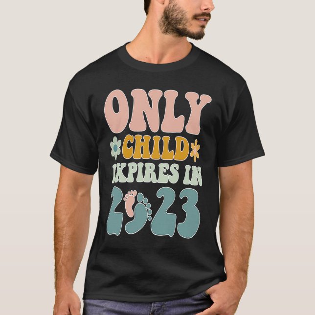 Camiseta Only Child Expires in 2023 Groovy Style Baby Annou (Anverso)