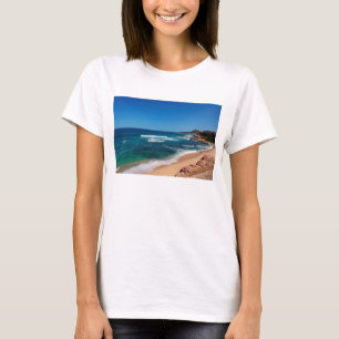Camiseta Opinión aérea los turistas que caminan en la pla