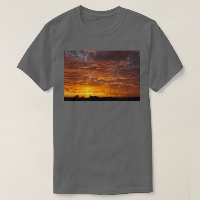 Camiseta Orange Sunset Over Kansas Train Track (Diseño del anverso)