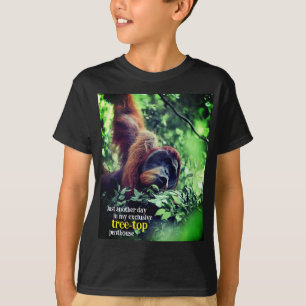Camiseta Orangutan relajándose en el árbol