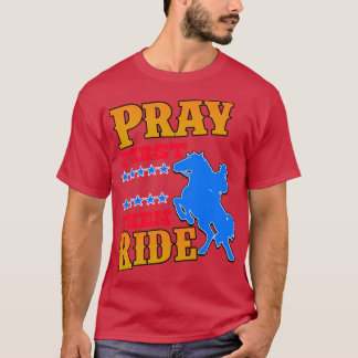 Camiseta Orar primero y viajar en Cowboy cristiano