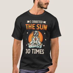Camiseta Orbité El Sol 30 Veces El Planeta Astronauta Feliz