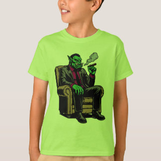 Camiseta Orc en una silla con un cigarro