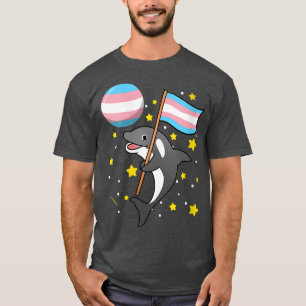 Camiseta Orca en el espacio Trans Pride VNeck 
