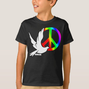 Camiseta orgánica echada a un lado de 2 niños de