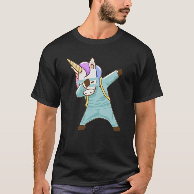 Camiseta Orgullo del unicornio LGBT del arco iris que frota (Anverso)