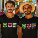 Camiseta Orgullo gay de amor por la paz ondeando bandera ar<br><div class="desc">Apoyen los derechos de los homosexuales con este símbolo de paz,  corazón y arcoiris. Un lindo tee LGBTQ con una hermosa bandera arcoíris al lado de una señal de paz de bonito y corazón. Bonito y colorido.</div>
