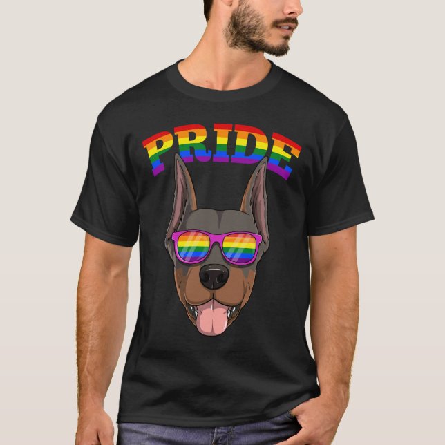 Camiseta Orgullo Gay Doberman Perro Dobie Con Sol Arcoiris  (Anverso)