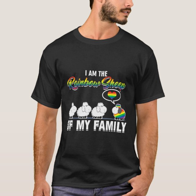 Camiseta Orgullo LGBT Soy La Oveja Arcoiris De Mi Familia L (Anverso)