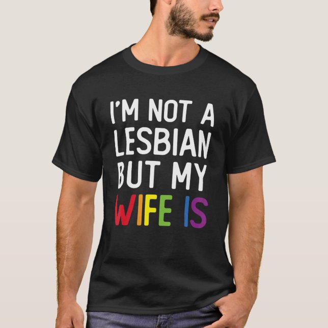 Camiseta Orgullo LGBT Trans No soy lesbiana pero mi esposa  (Anverso)
