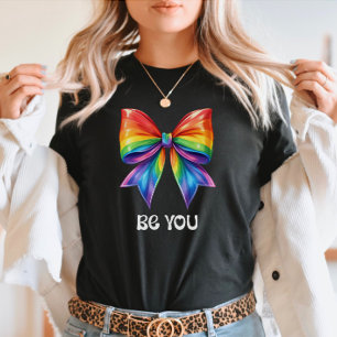 Camiseta Orgullo lindo - Be You & Rainbow Coquette Bow