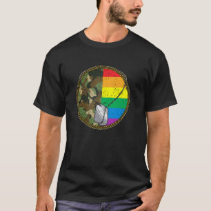 Camiseta Orgullo Militar LGBTQ Camuflaje y Soporte de Placa