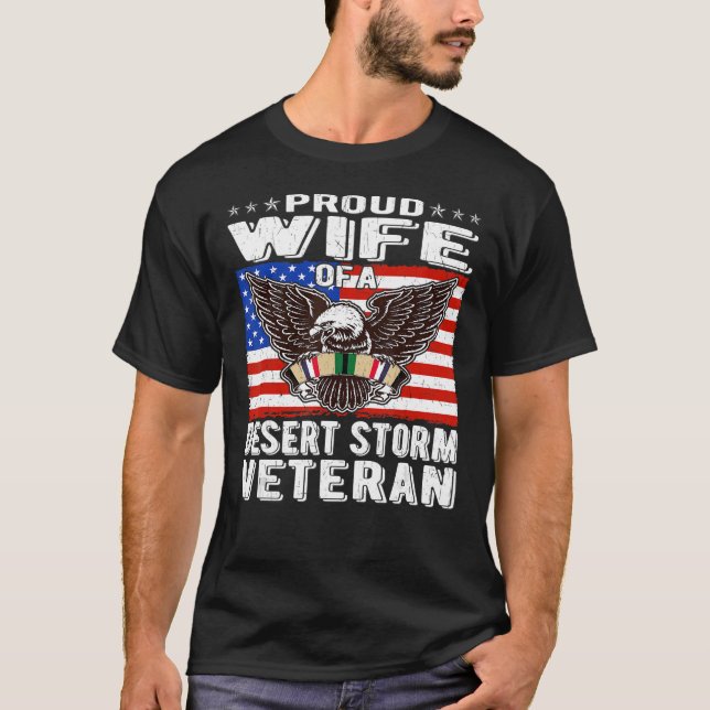 Camiseta  Orgullosa Esposa De Tormenta Del Desierto, Vetera (Anverso)