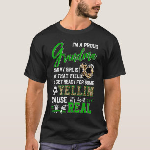 Camiseta Orgullosa familia de fútbol de la abuela que compi