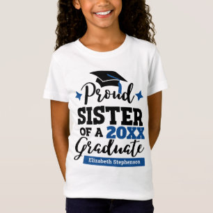 Camiseta Orgullosa hermana de un graduado de 2022 gorra azu