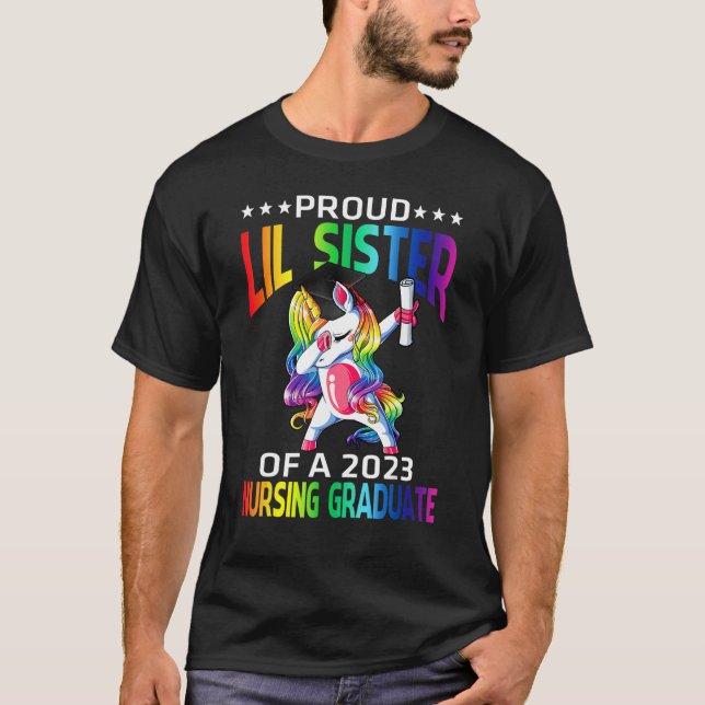 Camiseta Orgullosa Hermana Lil De Unicor, Licenciada En Enf (Anverso)