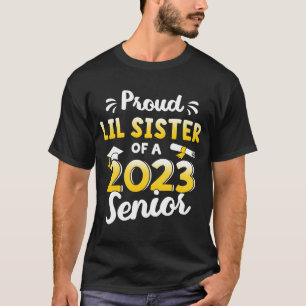 Camiseta Orgullosa hermana menor de una clase de graduación