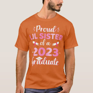 Camiseta Orgullosa hermana menor de una clase de graduación