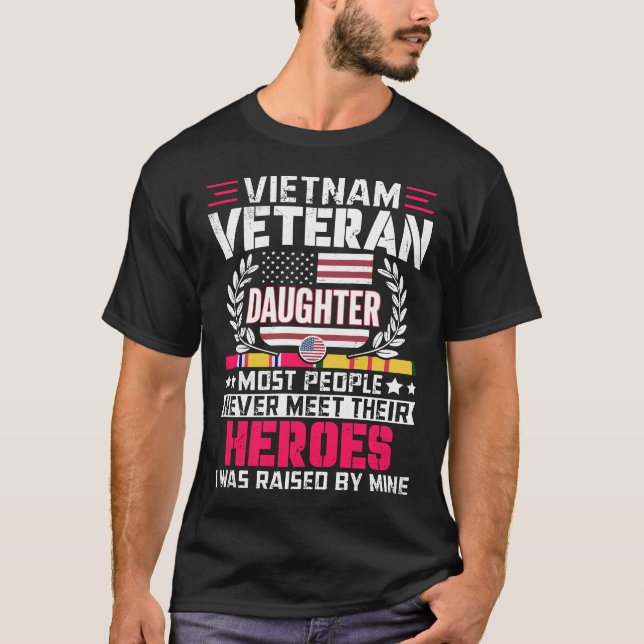 Camiseta Orgullosa hija del ejército de EE.UU. Vietnam Vete (Anverso)