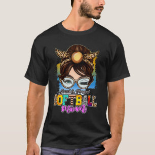 Camiseta Orgullosa Loud Softball Mom Women Messy Bun Leopar