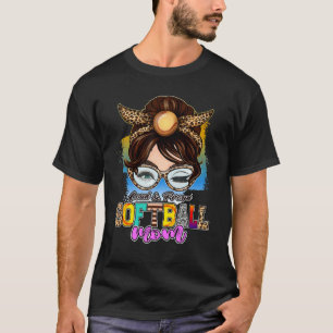 Camiseta Orgullosa Loud Softball Mom Women Messy Bun Leopar