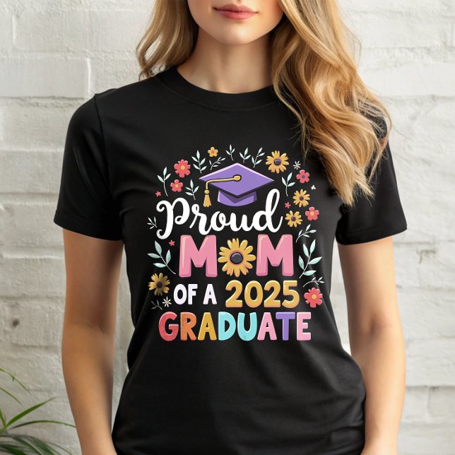 Camiseta Orgullosa madre de un Boho floral graduado de 2025 (Subido por el creador)