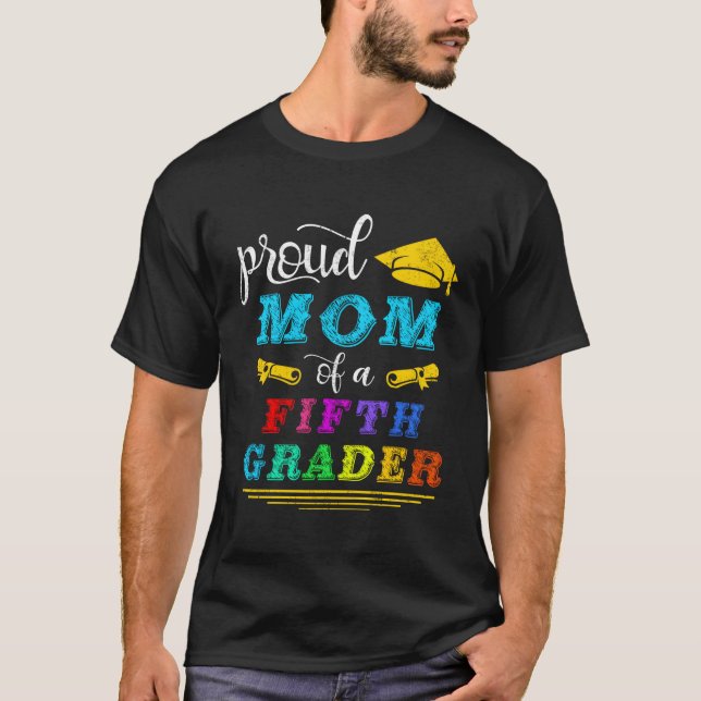 Camiseta Orgullosa Madre De Una Clase De Quinto Grado De Qu (Anverso)