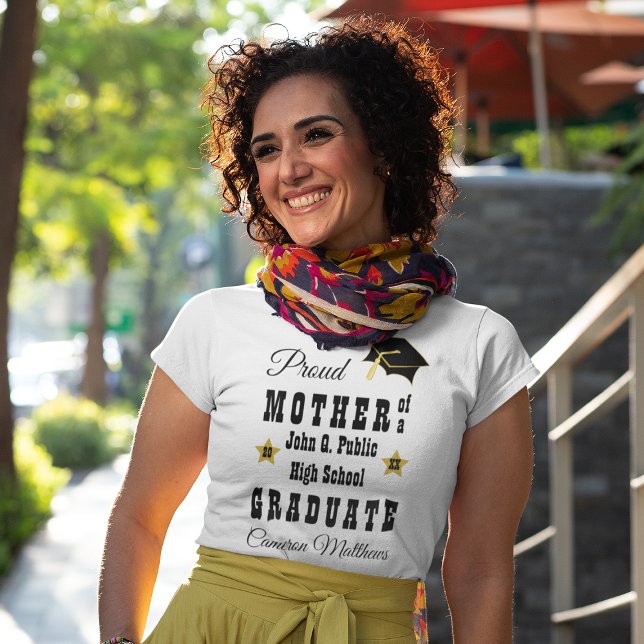 Camiseta Orgullosa madre del nombre del graduado | Graduaci (Subido por el creador)