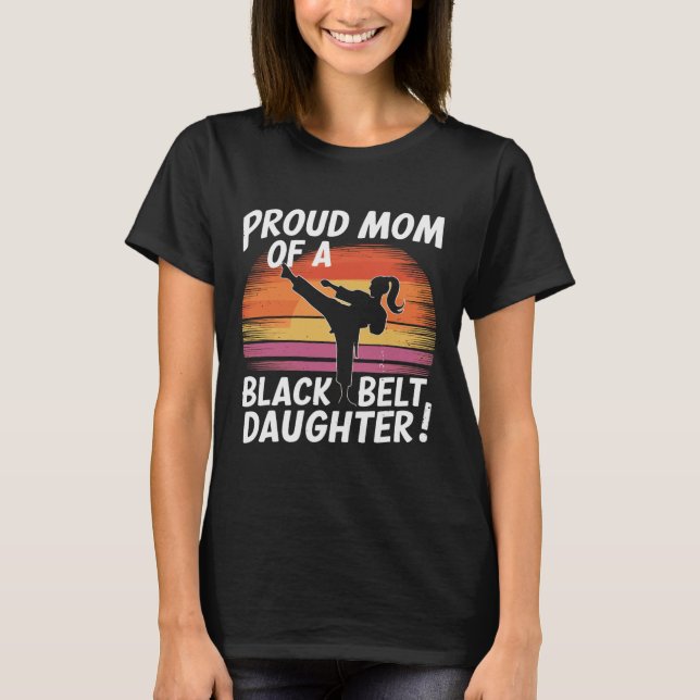 Camiseta Orgullosa Mamá De Una Hija Del Cinturón Negro 13 (Anverso)