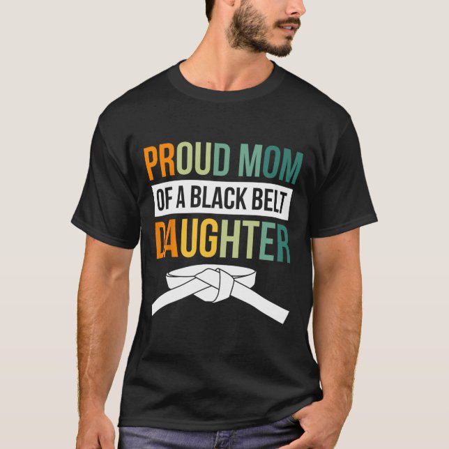 Camiseta Orgullosa Mamá De Una Hija Del Cinturón Negro 19 (Anverso)