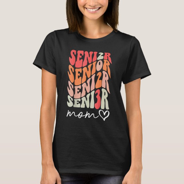Camiseta orgullosa mamá lindo corazón Graduado Senior 2023 (Anverso)