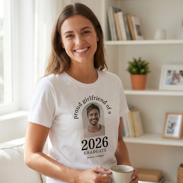 Camiseta Orgullosa novia del Arco de Graduados 2025. Foto (Subido por el creador)