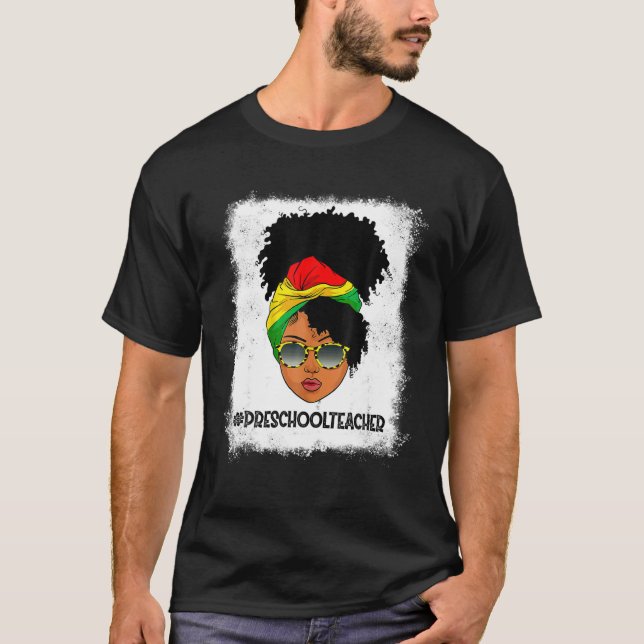 Camiseta Orgullosa profesora de preescolar afro Messy Bun B (Anverso)