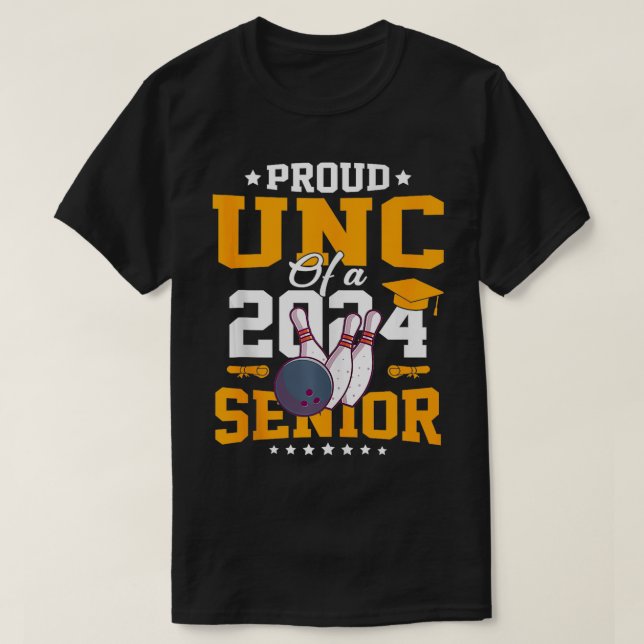 Camiseta Orgullosa Unc De Un Graduado Superior De Bolos De  (Diseño del anverso)