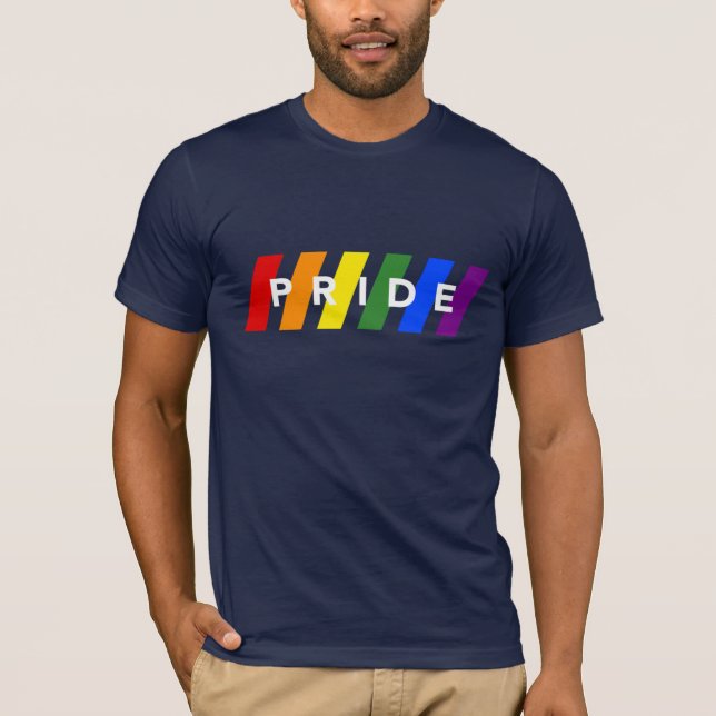 Camiseta Orgullosas franjas de arco iris en la marina (Anverso)