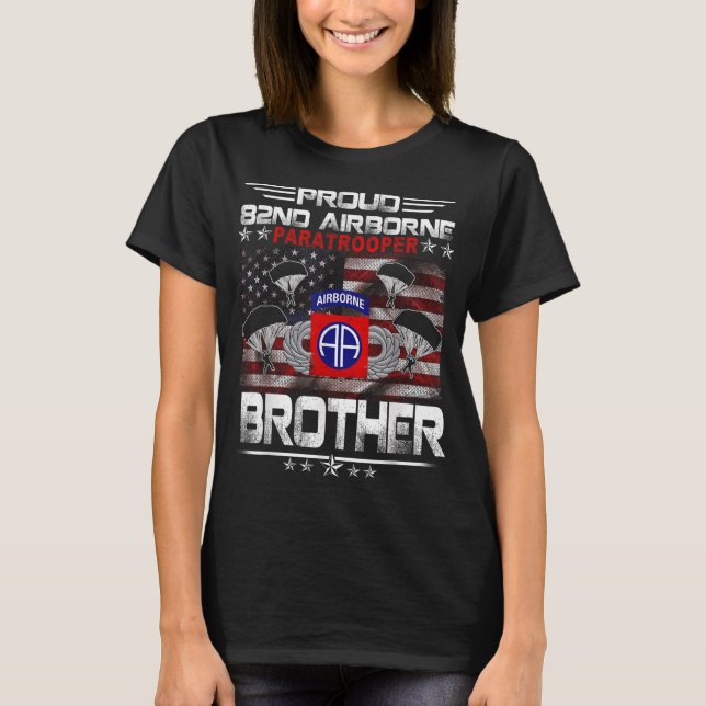 Camiseta Orgulloso 82.º Paracaidista Aéreo Bandera De Los E (Anverso)