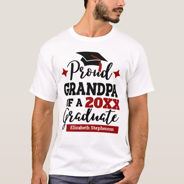 Camiseta Orgulloso abuelo de 2022 de graduado con gorro roj (Anverso)