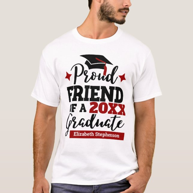 Camiseta Orgulloso amigo 2022 de graduación de tassel rojo  (Anverso)