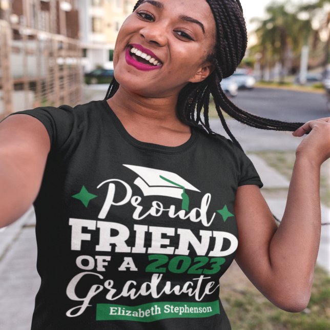 Camiseta Orgulloso amigo 2023 de graduación de tassel verde (Subido por el creador)
