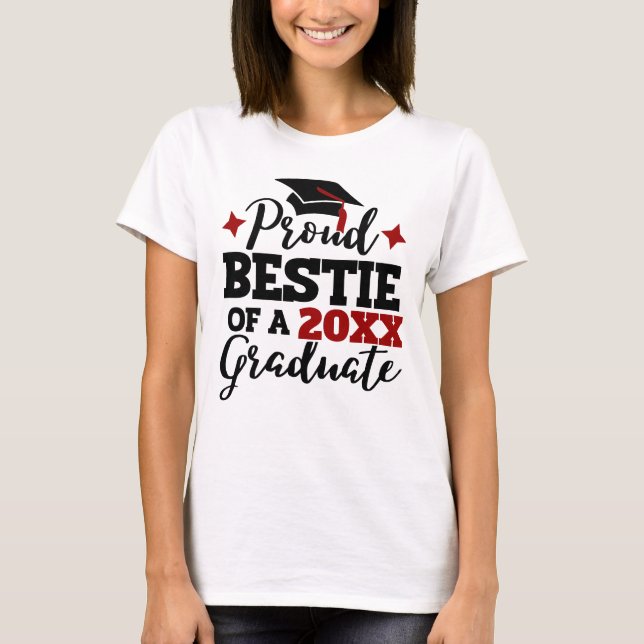 Camiseta Orgulloso Bestie de un tassel rojo negro graduado  (Anverso)