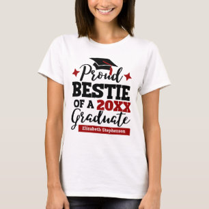 Camiseta Orgulloso Bestie de un tassel rojo negro graduado