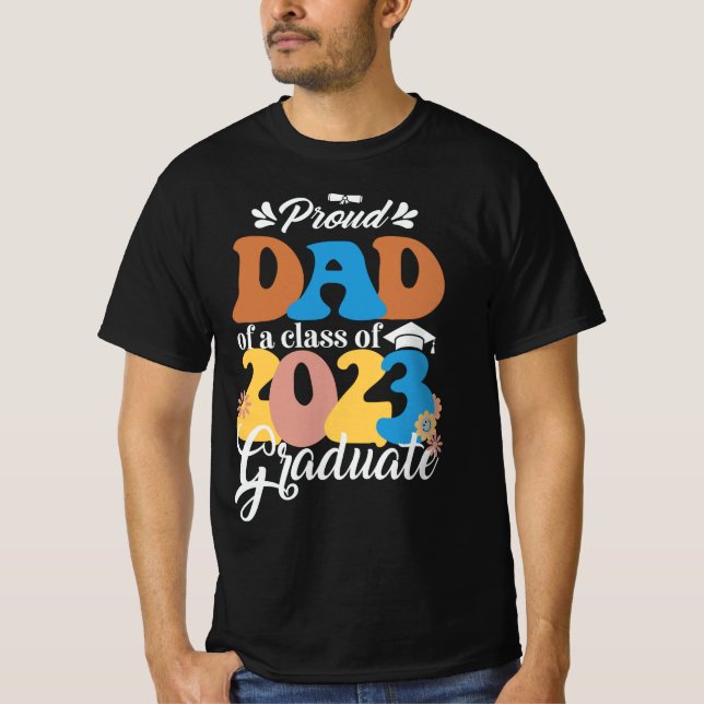 Camiseta Orgulloso DAD de una clase de 2023 Graduado Retro  (Anverso)